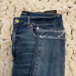 Express Women's Distressed Dark Blue Cropped Jeans